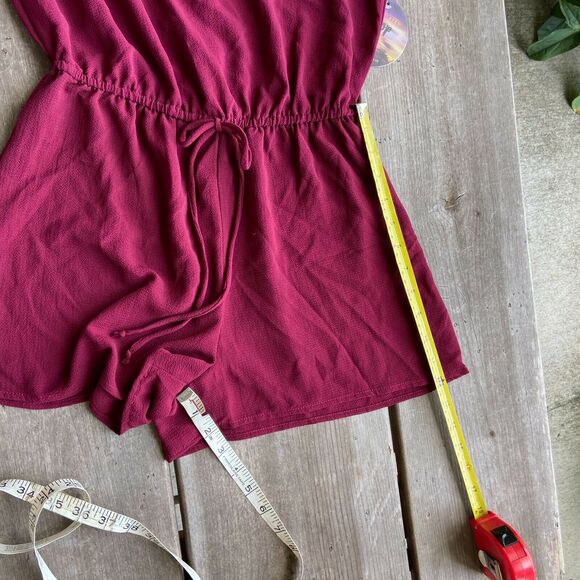 BeBop Womens Romper Size Small Burgundy Wine Shorts Ruffle Keyhole NEW - Picture 7 of 8